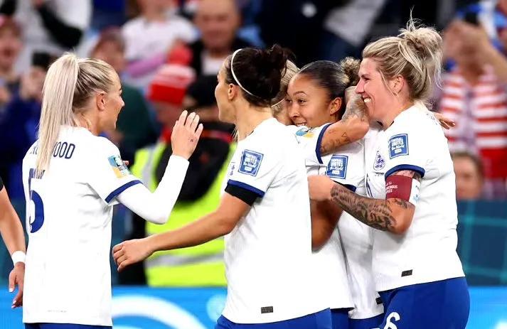 英媒预测：女足世界杯冠军将100%诞生于以下两支球队：

1. 英格兰女足：排名(1)