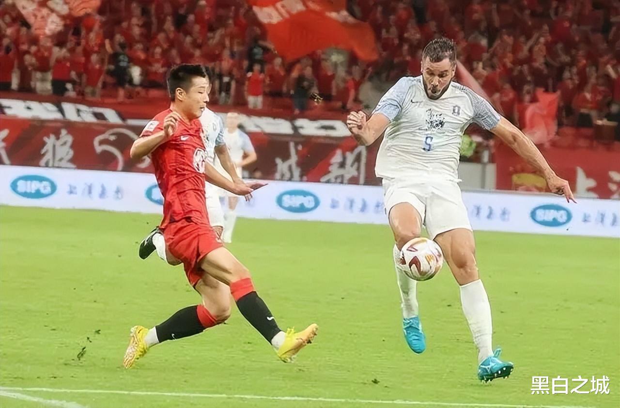 瞧不起中超？外媒：闭门造车3年，中国足球已“不足为惧”(1)