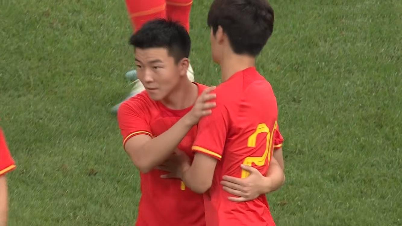 0-0，国奥拿分并列小组第一，刘祝润停球离谱失误 成耀东3年白练了(2)