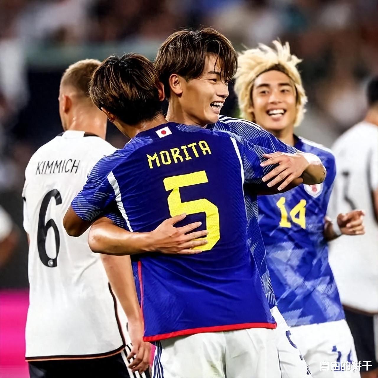 德国被日本打爆，1比4输给日本，看了比赛的球迷：日本队收着踢了(4)