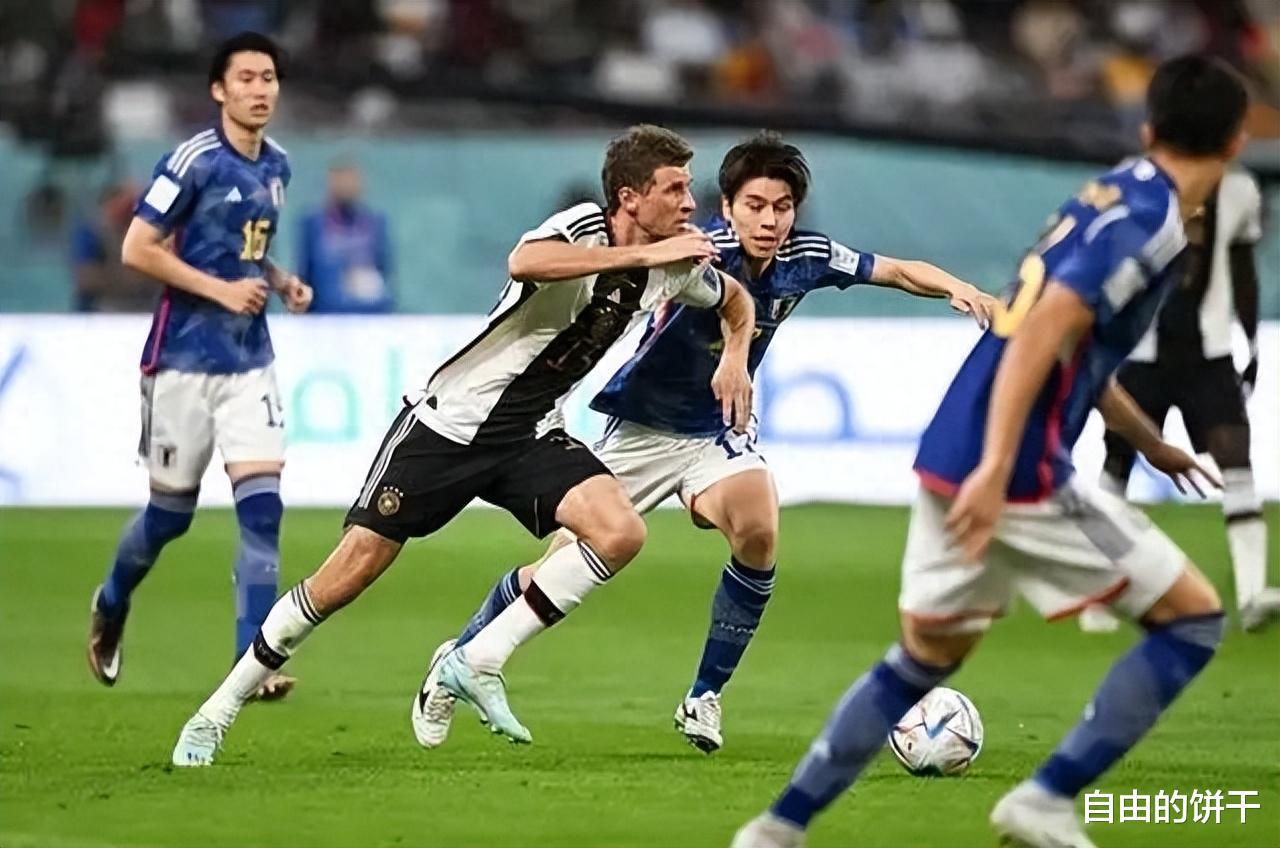 德国被日本打爆，1比4输给日本，看了比赛的球迷：日本队收着踢了(7)