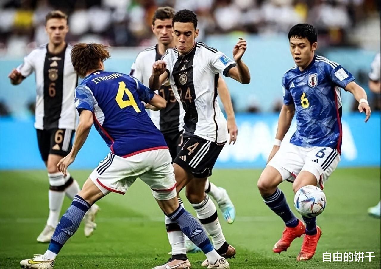 德国被日本打爆，1比4输给日本，看了比赛的球迷：日本队收着踢了(8)
