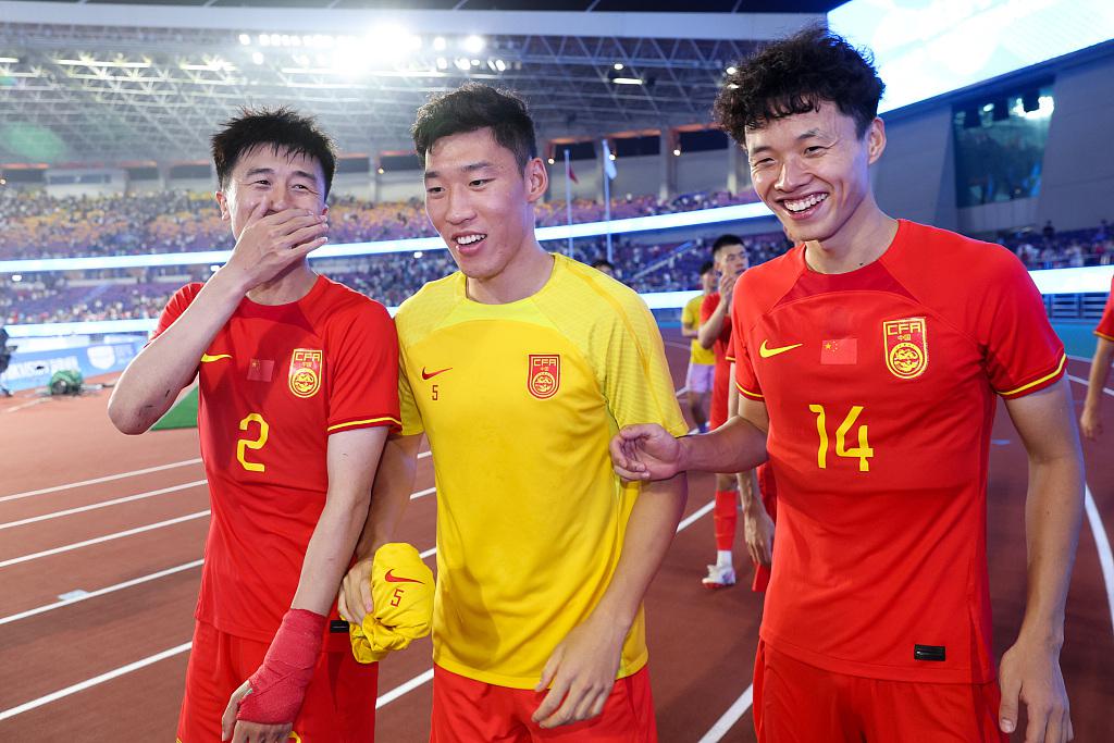 时隔25年！中国男足亚运队1比0卡塔尔，双核停赛铁桶阵迎战韩国队(1)
