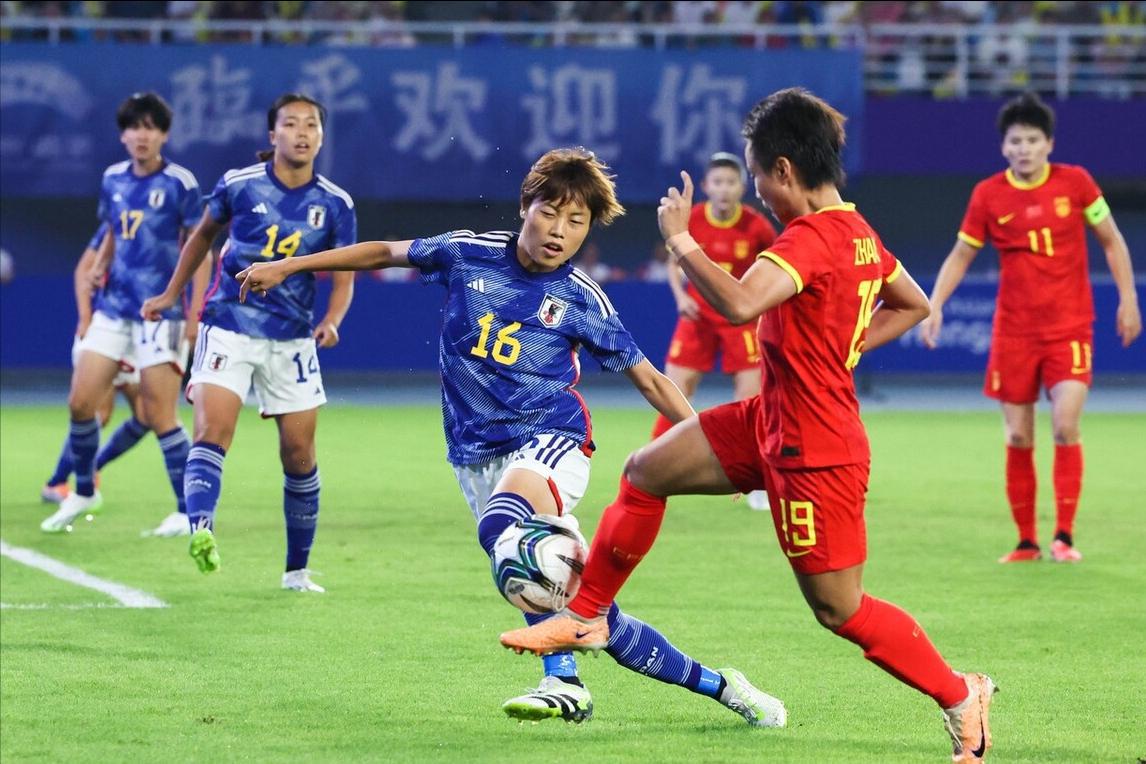 大冷门1-4，中国队狂飙4球落后，踢不赢17岁小将，亚洲第1大爆发(2)