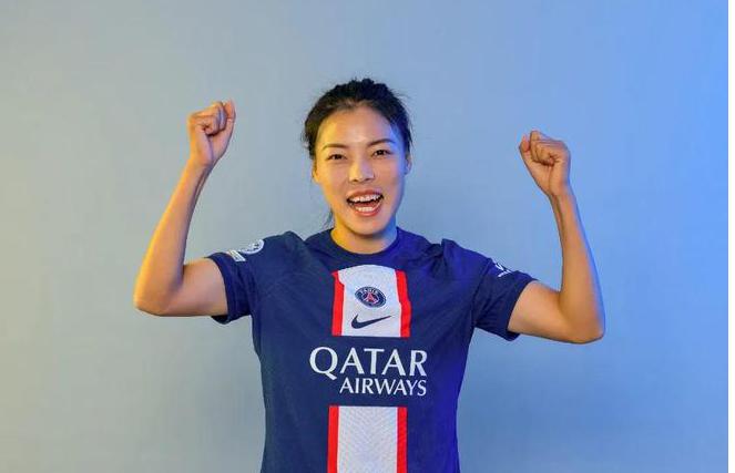 李梦雯，效力于布莱顿女足，是中国国家队的重要成员(1)