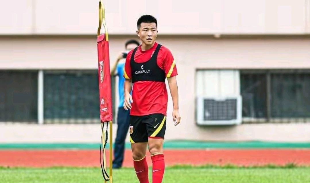 中国男足更多年轻球员应积极留洋发展 何小珂等年轻一代表现出色(6)