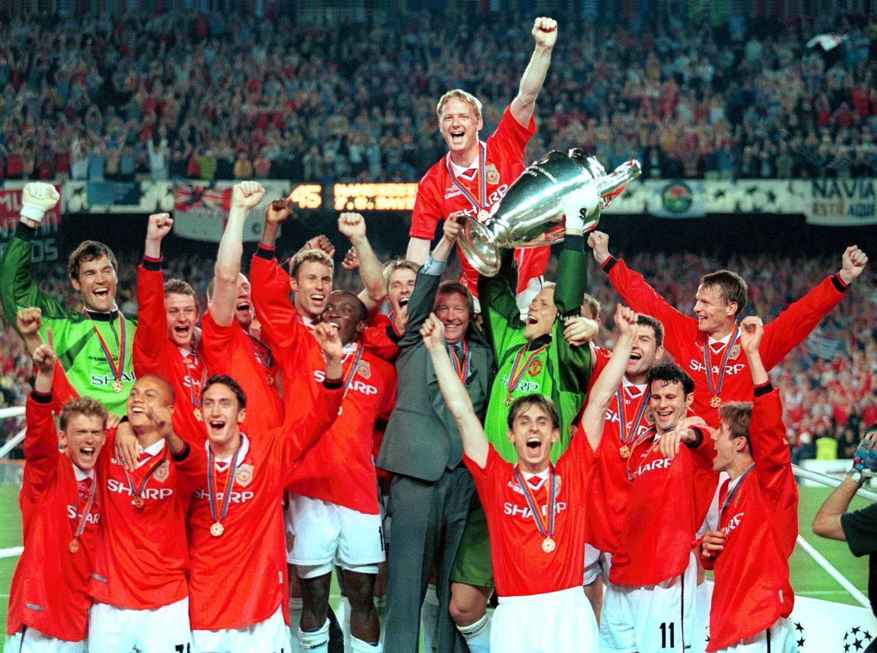 约克谈98-99赛季欧冠捧杯：曼联永远是英格兰第一支三冠王(1)