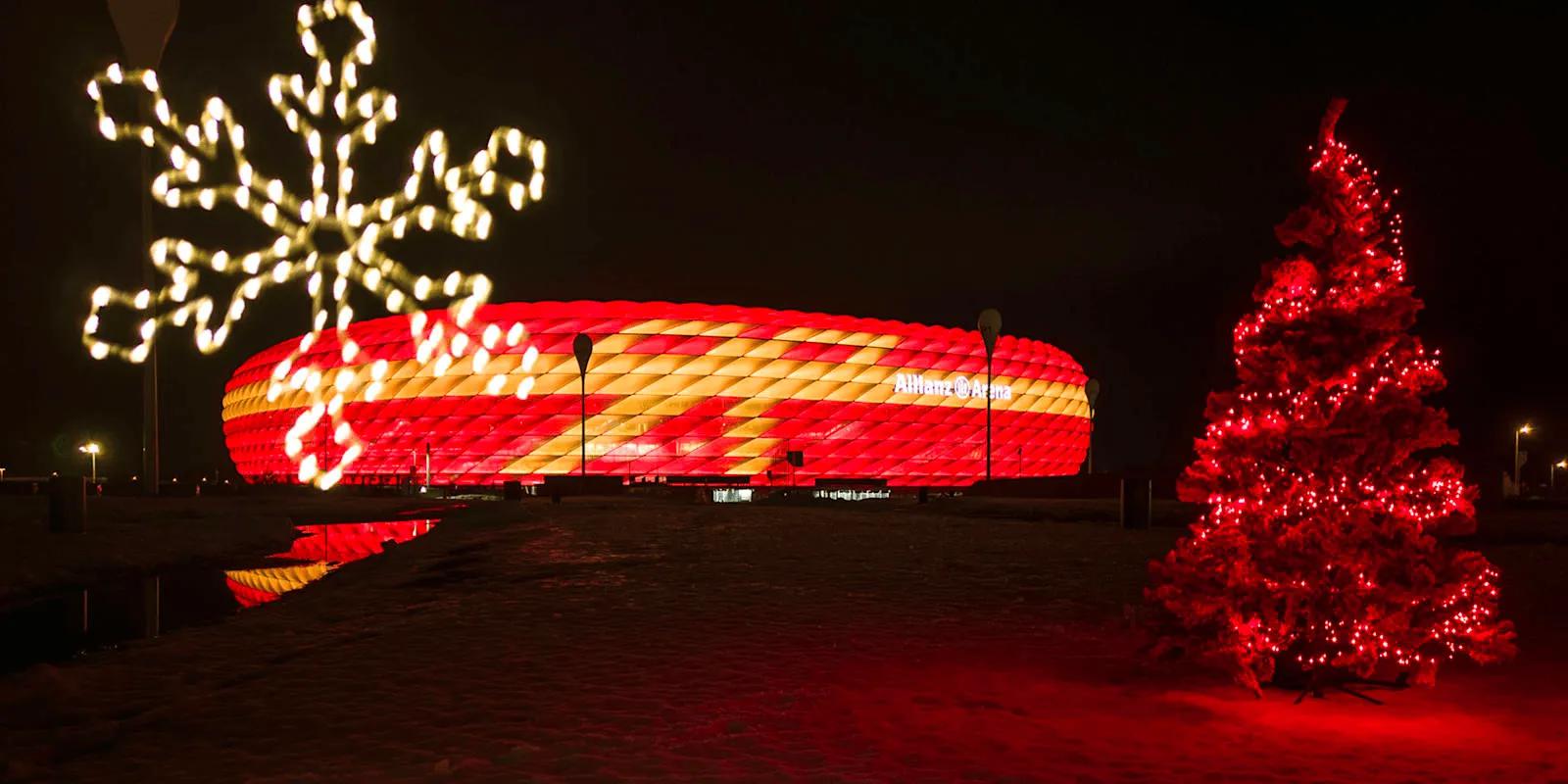 拜仁慕尼黑安联球场圣诞特别精彩时刻，球迷期待球场内奇怪的惊喜(1)