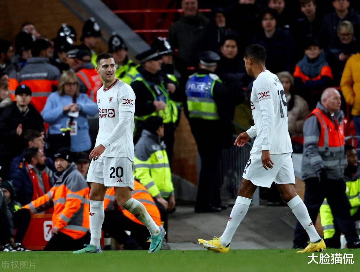 维吉尔·范迪克在0-0战平利物浦的比赛中抨击曼联的战术(3)