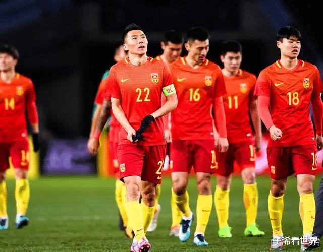 凌晨0点! 中国足球再度陷入争议: 扬科维奇成众矢之的, 球迷骂声一片(3)