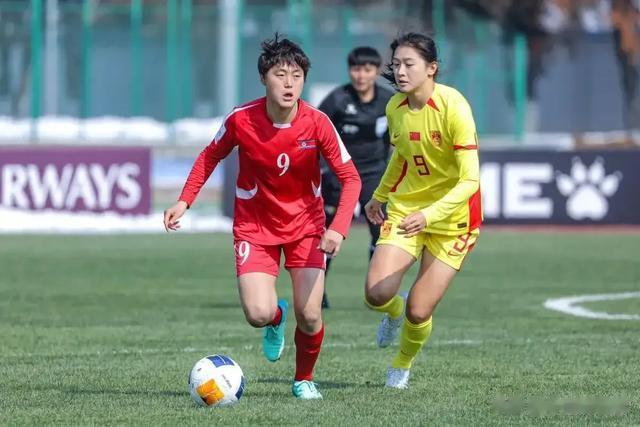 绝了！天津媒体点评中国女足引爆争议，球迷吐槽：没啥好吹的！(4)