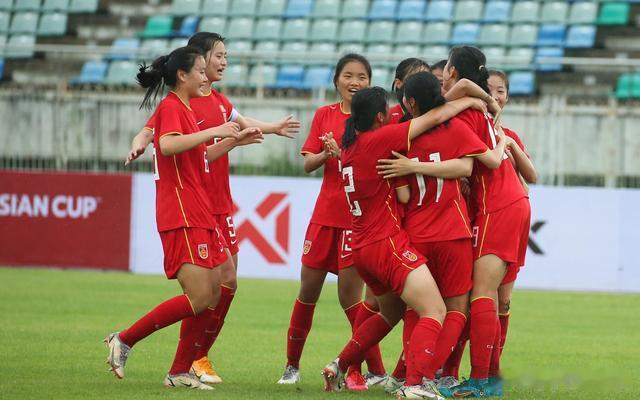 绝了！天津媒体点评中国女足引爆争议，球迷吐槽：没啥好吹的！(9)