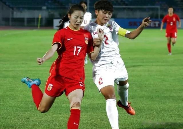 绝了！天津媒体点评中国女足引爆争议，球迷吐槽：没啥好吹的！(12)