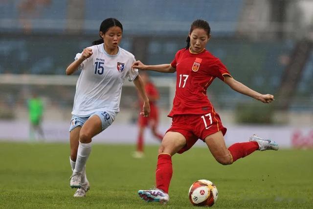 绝了！天津媒体点评中国女足引爆争议，球迷吐槽：没啥好吹的！(16)