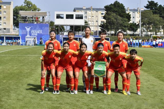 绝了！天津媒体点评中国女足引爆争议，球迷吐槽：没啥好吹的！(20)