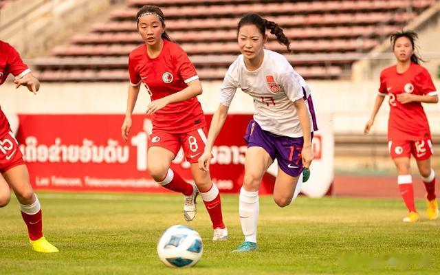 绝了！天津媒体点评中国女足引爆争议，球迷吐槽：没啥好吹的！(21)