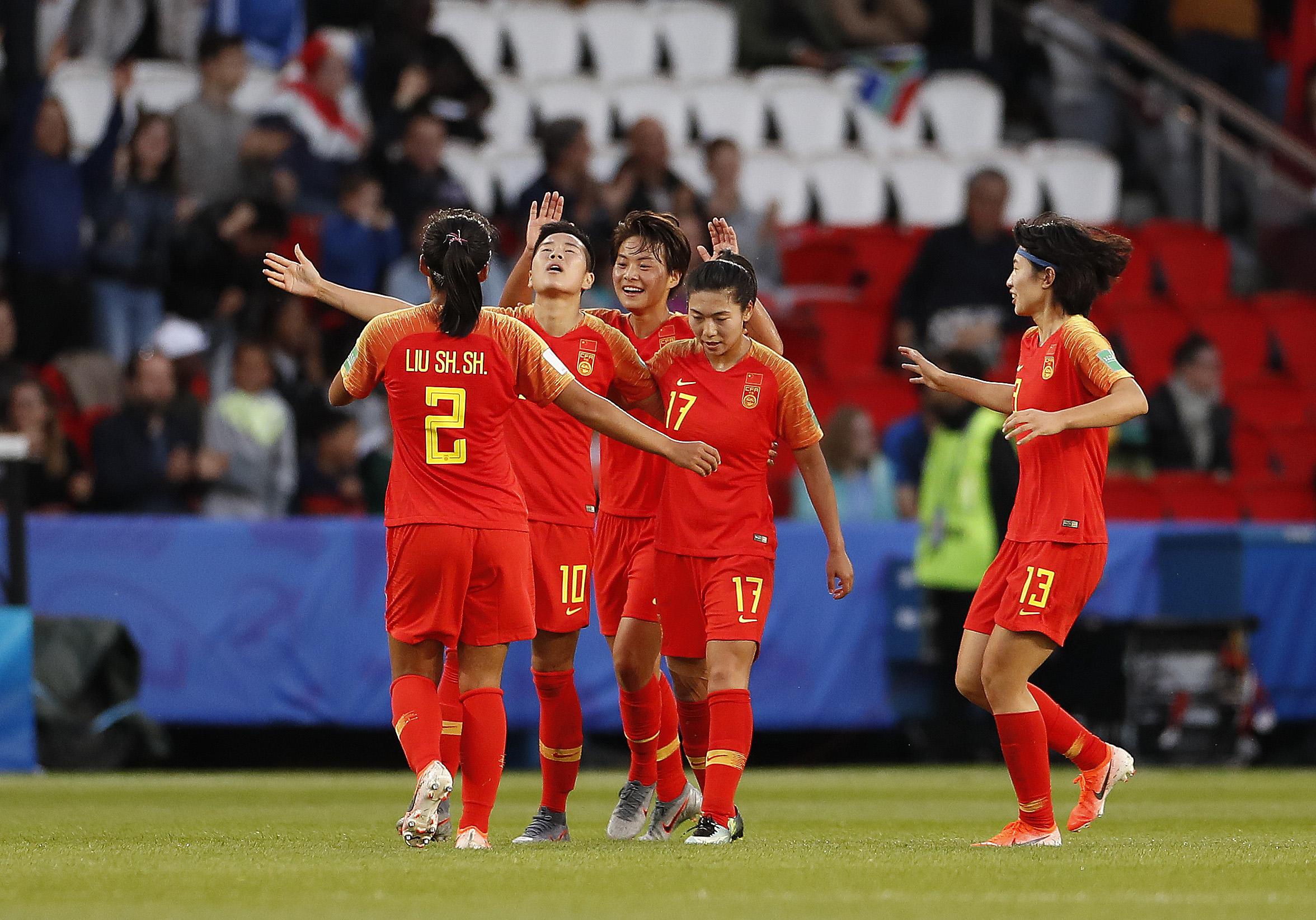 10月中国女足摆脱心理压力，迎战朝鲜(2)