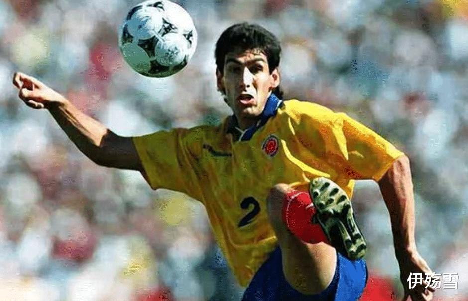 1994年世界杯：他把球踢进自家球门，归国惨遭枪杀，总统出席葬礼(8)