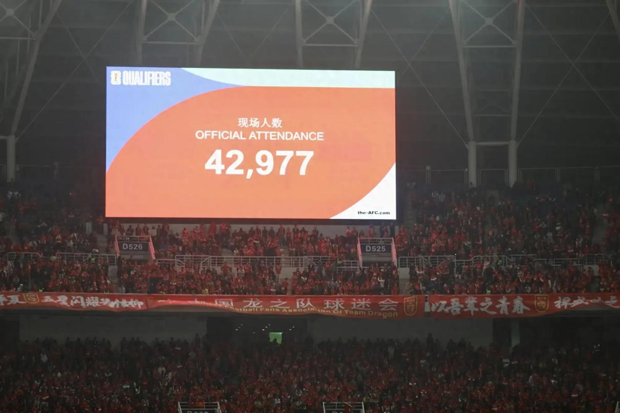 一场4-1让国足终于赢了，四万球迷见证世预赛第2胜，武磊独中两元(1)