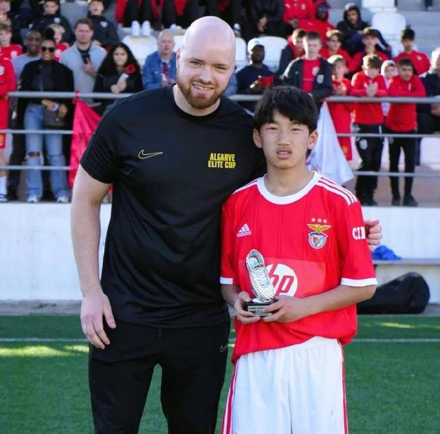 中国男足计划归化23岁非洲外援，14岁中国天才却可能被葡萄牙归化！(8)