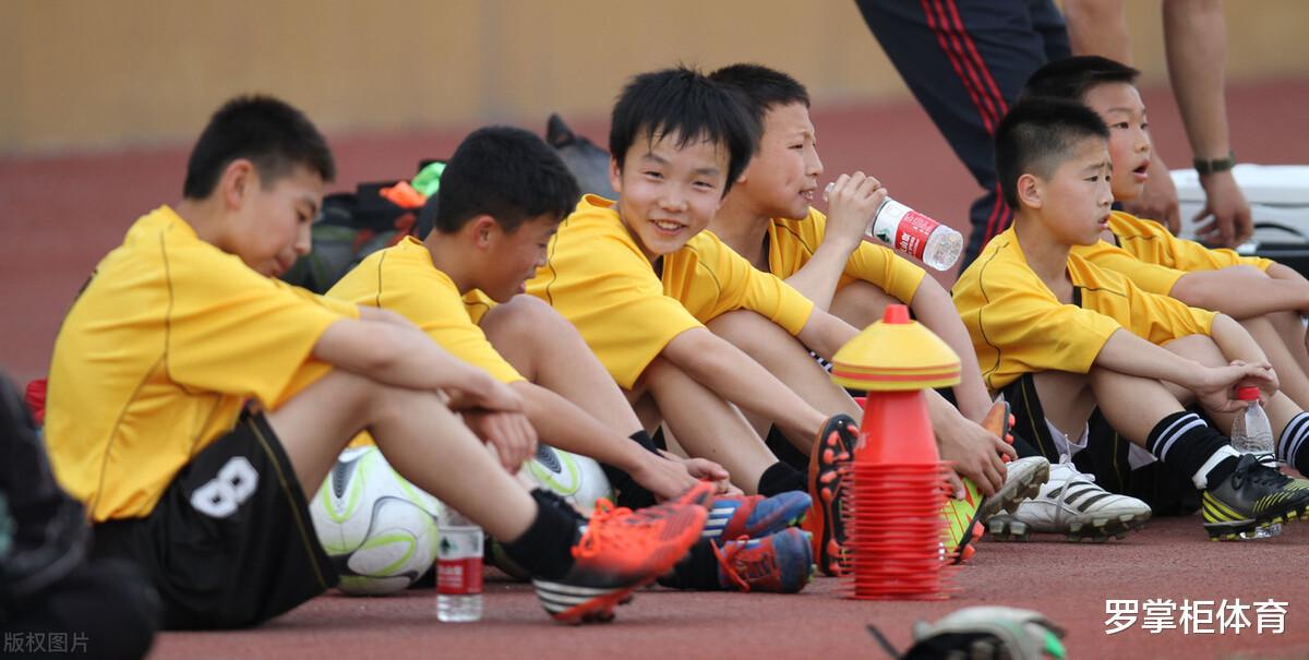 喜讯！中国男足热身赛踢日本球队三连胜，让球迷都刮目相看(3)