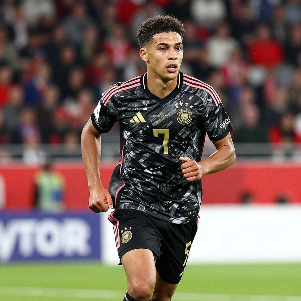 The Red Card at the Metropolitano: How Transfer-Window Noise Gets Built Out of a Single VAR Frame