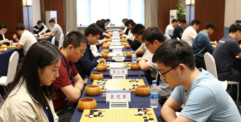 9...a5 and the Bayonet: One Opening Move, Two Chess Worlds