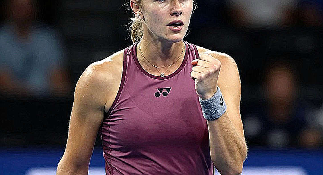 Muchova vào WTA Finals nhờ một ca bỏ cuộc giữa trận: suất cuối bảng và hóa đơn cổ tay của Kostyuk