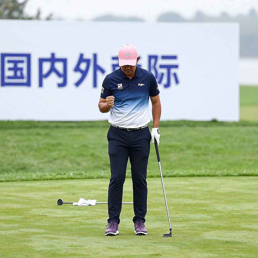 Thriston Lawrence dẫn đầu Omega European Masters sau hai vòng với lợi thế sân nhà Crans-sur-Sierre