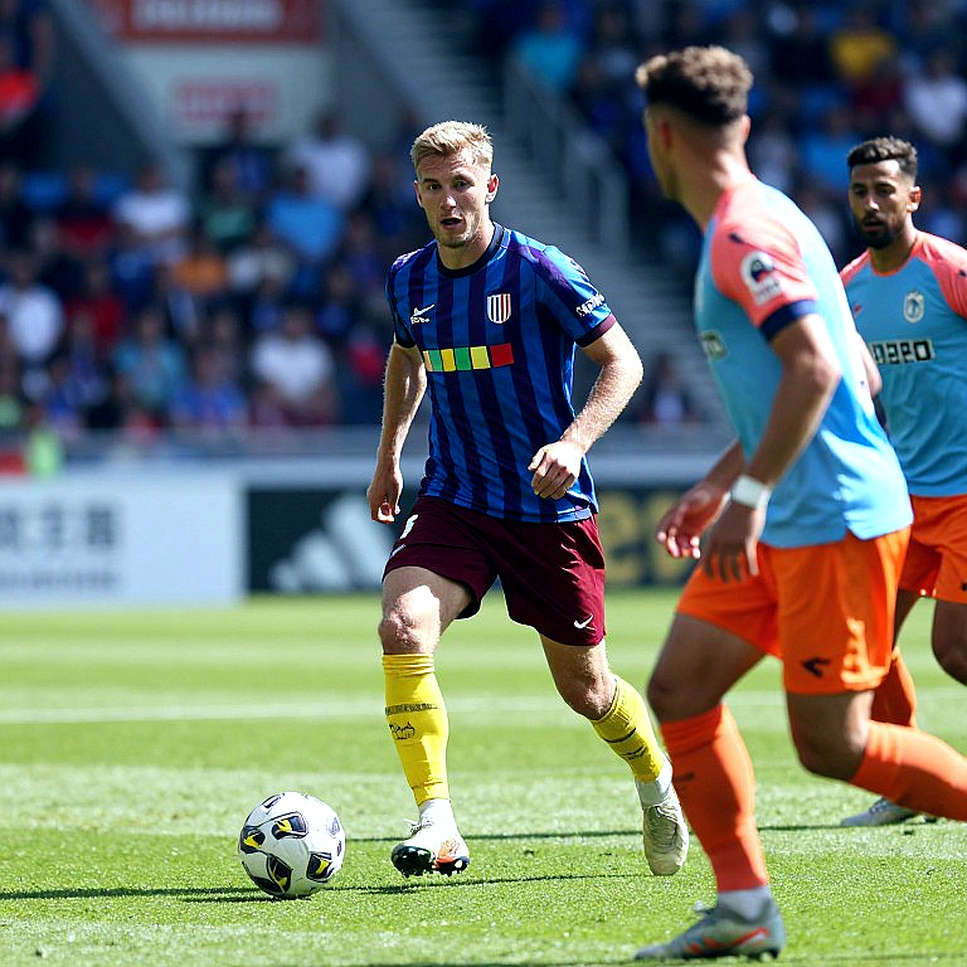 Mắt trọng tài: VAR ở V.League và khoảng lặng chưa khép lại